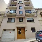 Cozy 3 Bedrooms - Near Seafront Апартаменты *