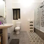 Cozy 3 Bedrooms - Near Seafront Апартаменты *