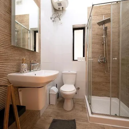Cozy 3 Bedrooms - Near Seafront سليمة