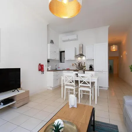 Cozy 3 Bedrooms - Near Seafront * スリーマ