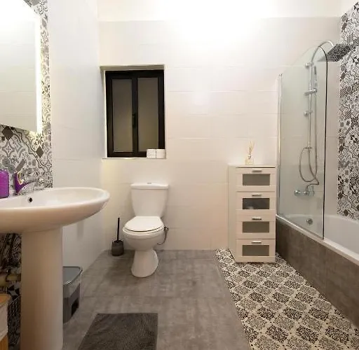 Cozy 3 Bedrooms - Near Seafront Apartament *