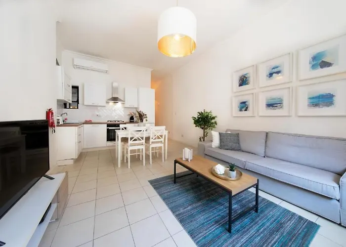 Cozy 3 Bedrooms - Near Seafront スリーマ