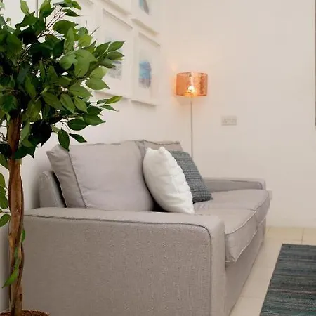 Cozy 3 Bedrooms - Near Seafront Lejlighed