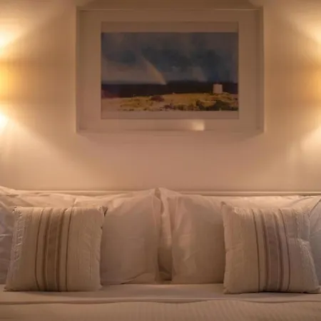 Cozy 3 Bedrooms - Near Seafront *